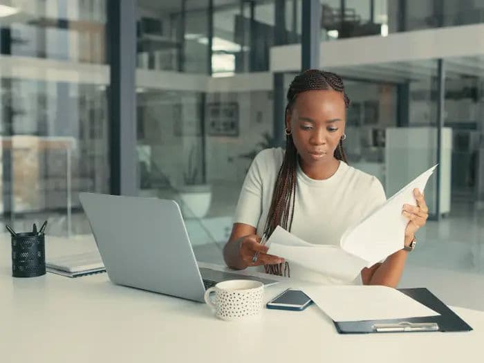 Expand your team in Zimbabwe effortlessly and compliantly.